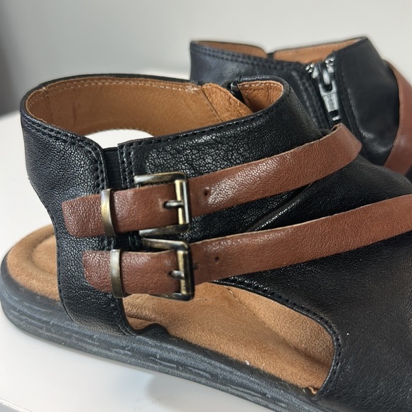 Salvia Edy Full Grain Sheepskin Sandal Size 39/9 - Picture 15 of 15